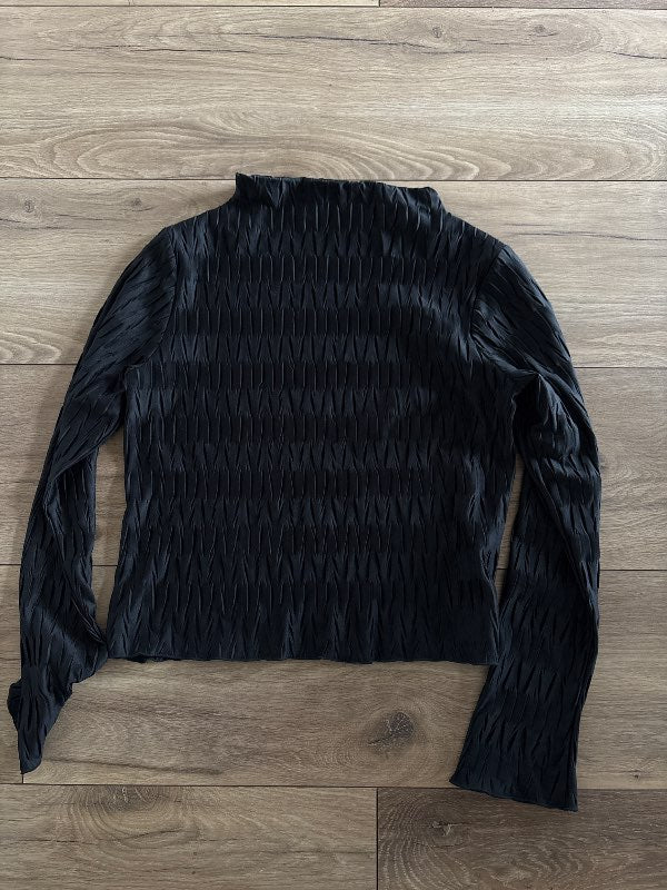 Gina tricot peysa svört