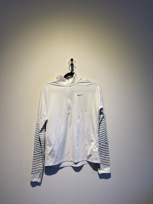 Hvít nike æfingapeysa