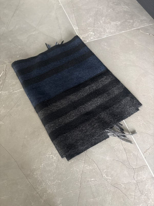 Trefill svartur og blár
