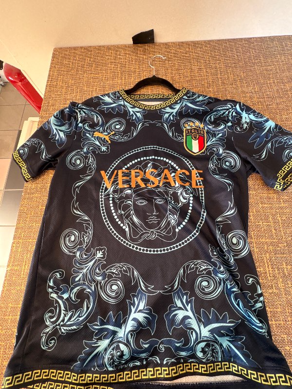 Versace ítalíu bolur
