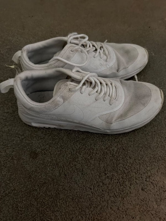 Hvítir nike skór*