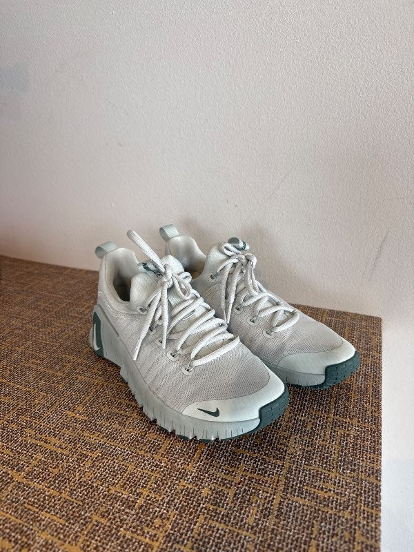 Nike ljósgrænir íþróttaskór ónotaðir