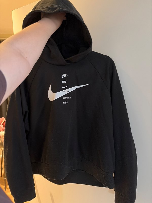 Nike hettupeysa