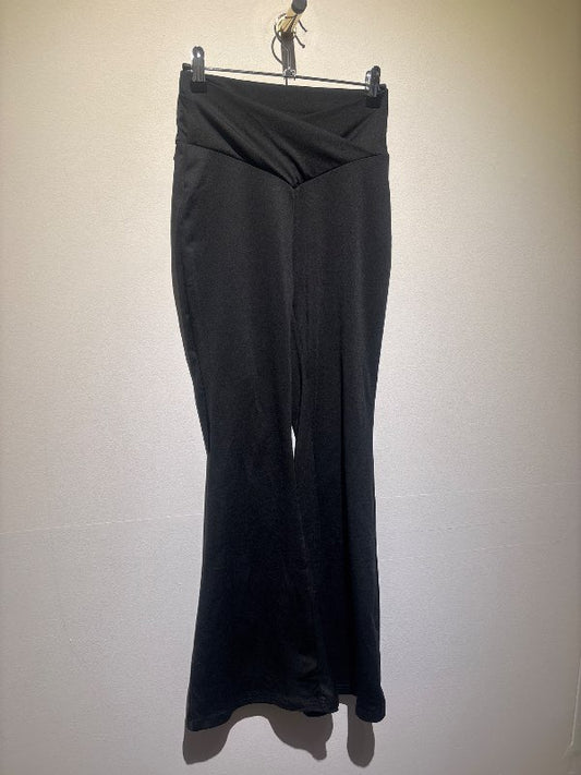 Svartar útvíðar buxur