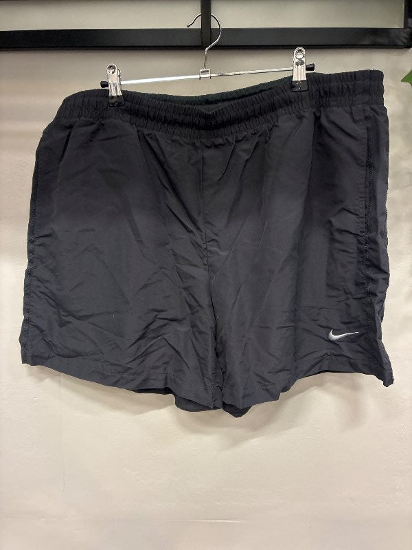 Nike stuttbuxur svartar
