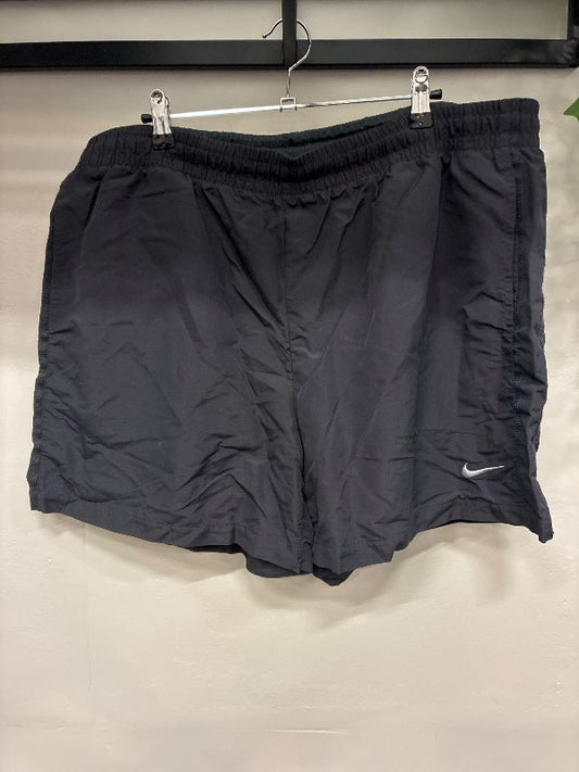 Nike stuttbuxur svartar