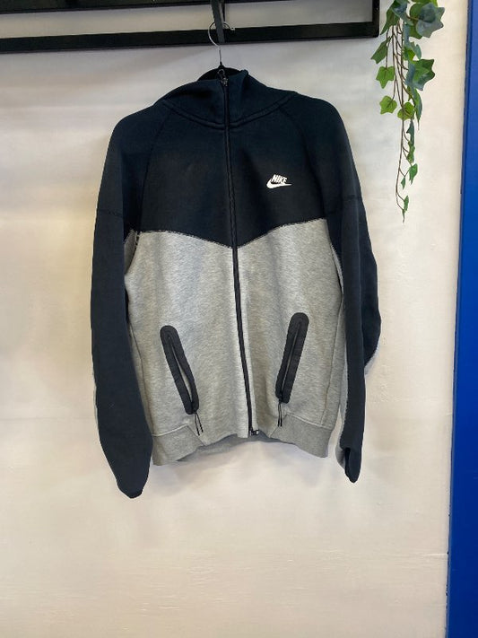 Nike tech