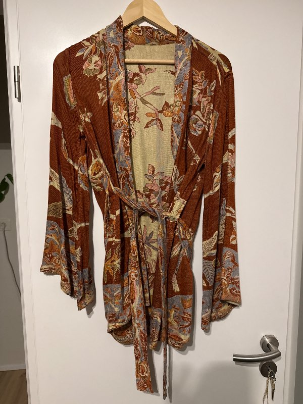 Bahramaki short robe