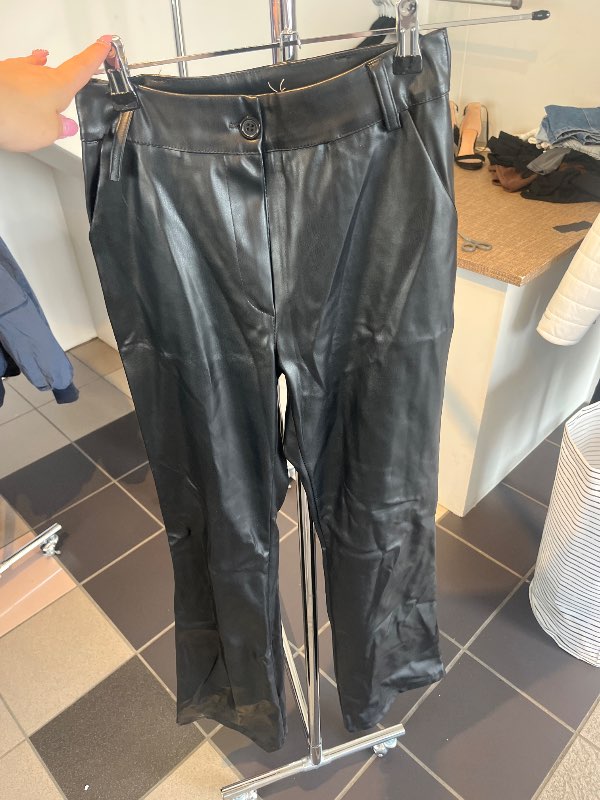 Leðurbuxur Júník