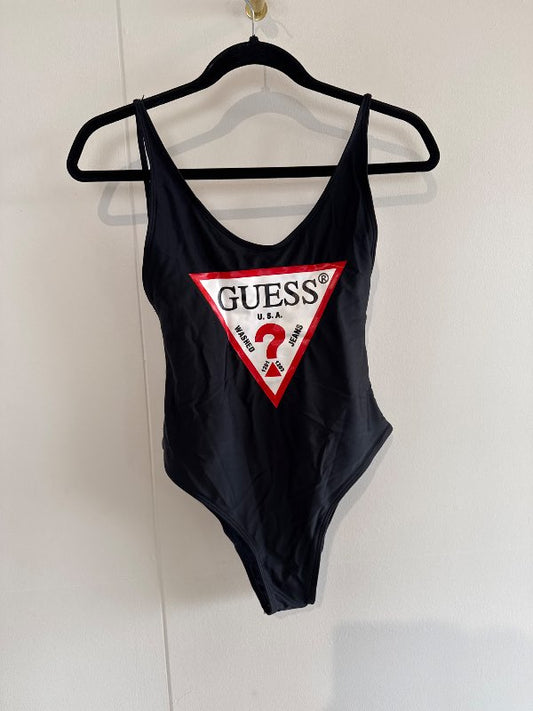 Guess sundbolur