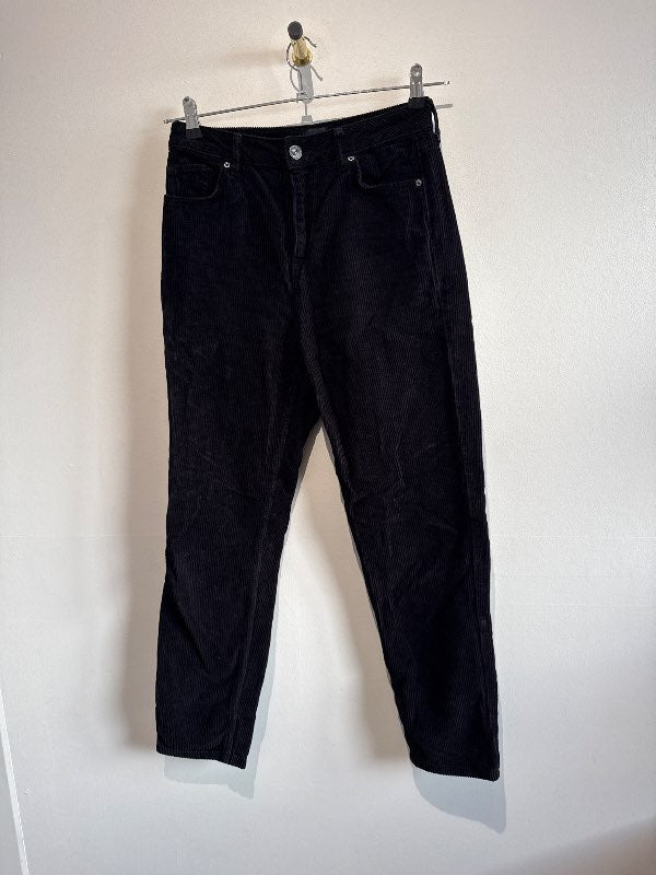 Rifflaðar buxur