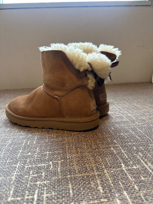 UGGS