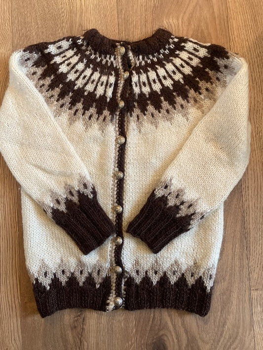 Hneppt peysa munstur