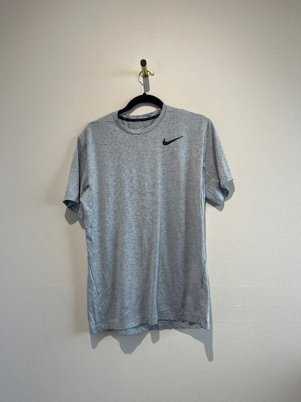 Nike stuttermabolur