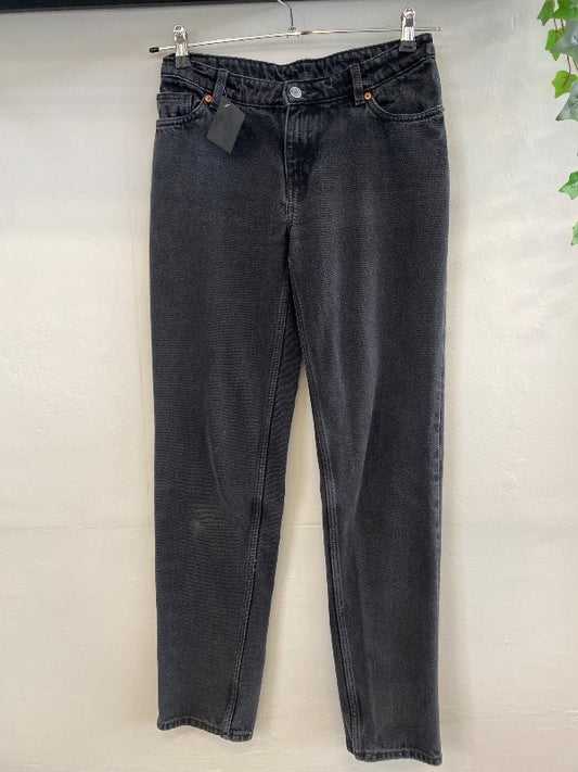 Levis svartar buxur