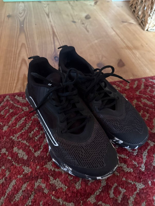 Puma shoes 39
