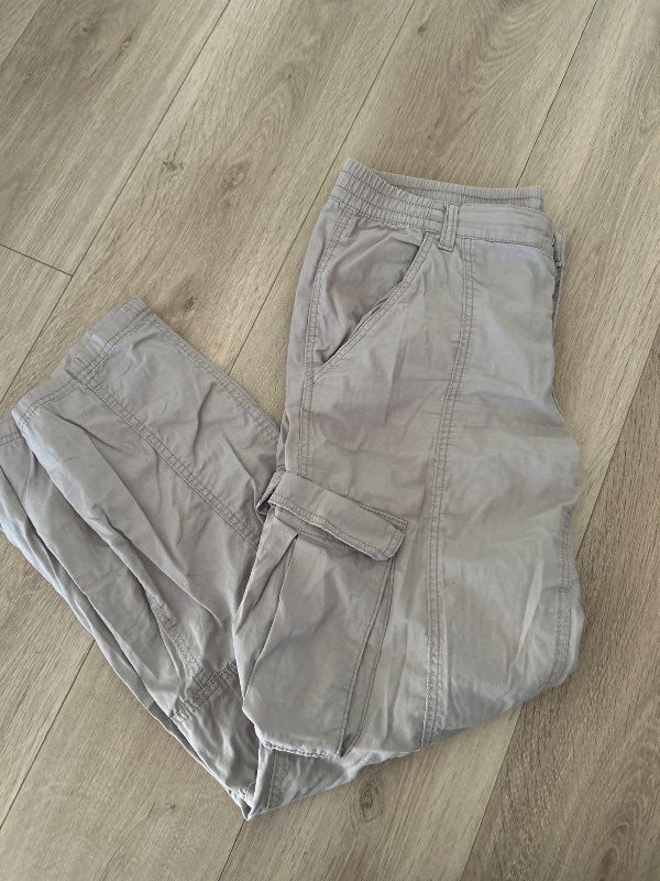 Ljósgráar buxur cargo
