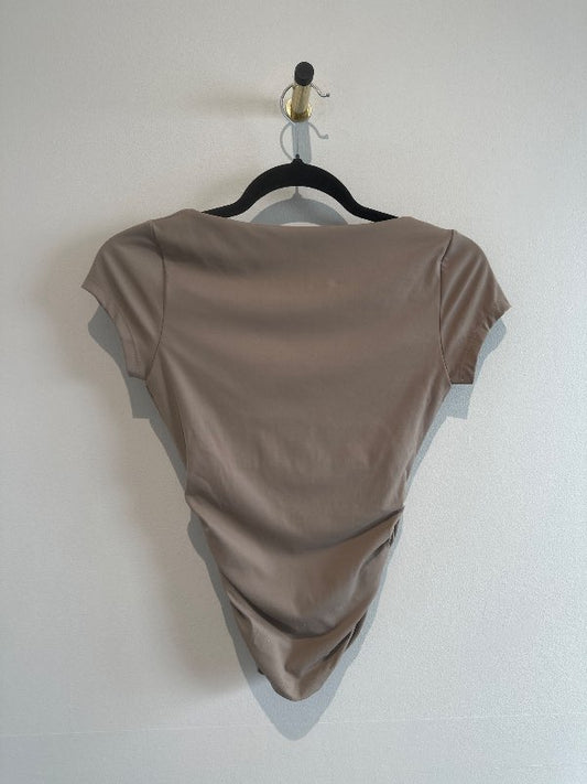 Gina tricot toppur brúnn