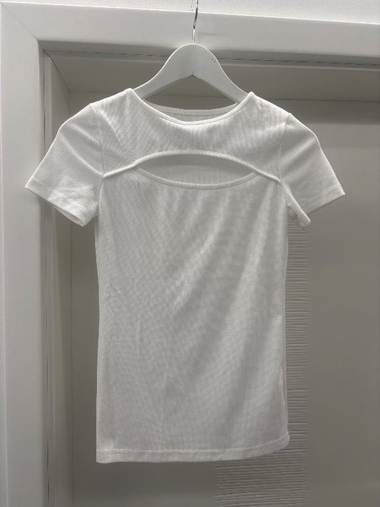 Hvítur bolur opinn framan