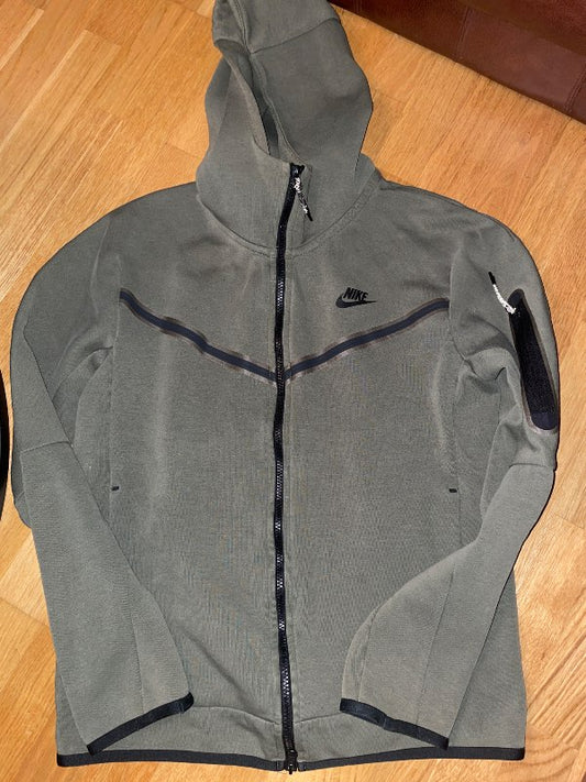 Nike tech fleece peysa