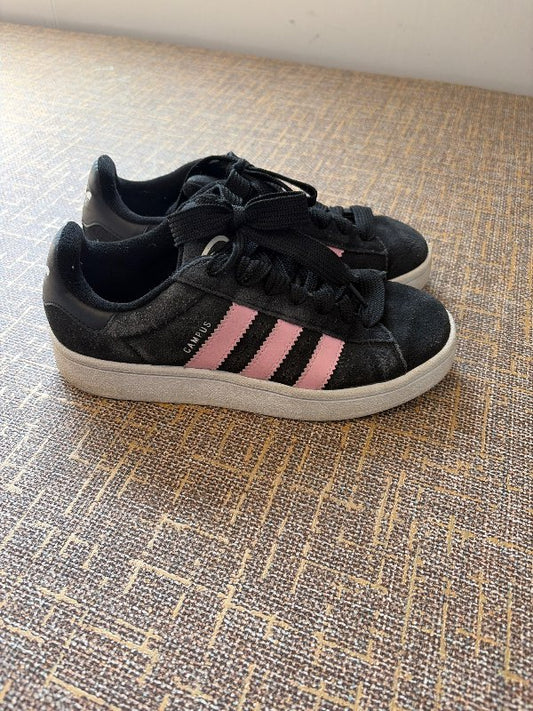 Adidas skór