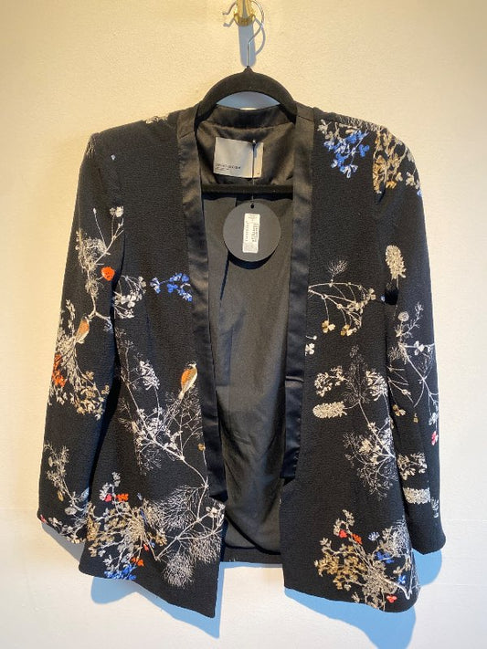 Wear a fashionable jacket