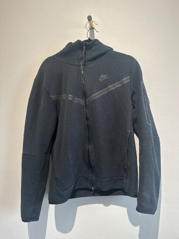 Nike tech peysa