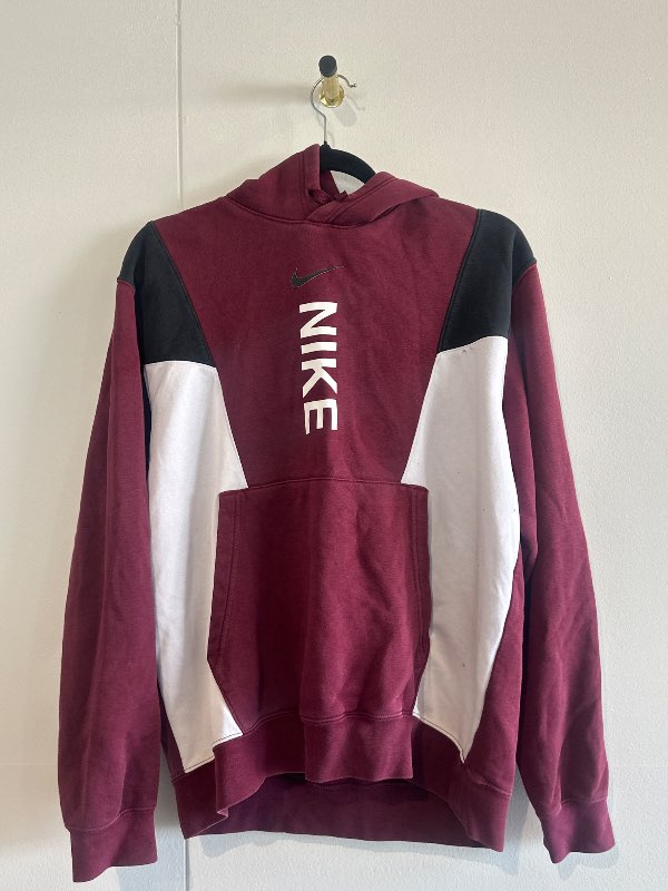 Vínrauð peysa nike
