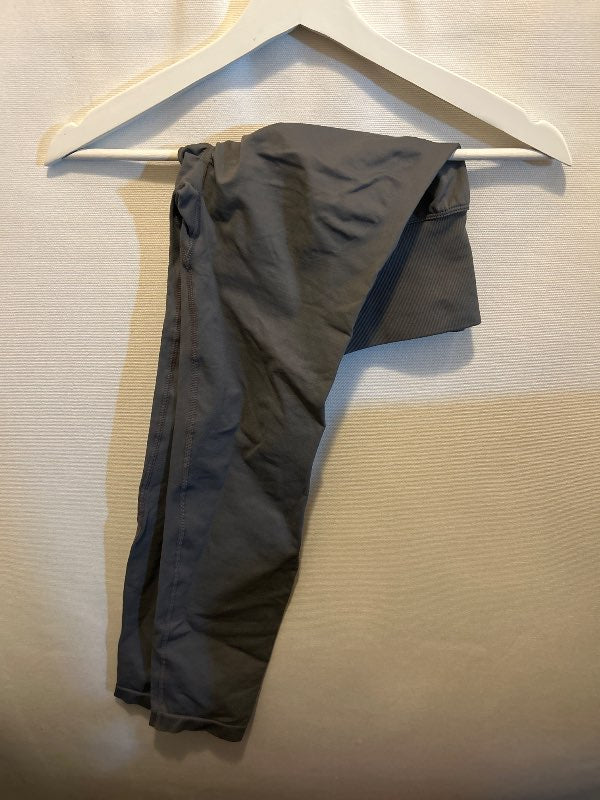 Gráar íþróttabuxur