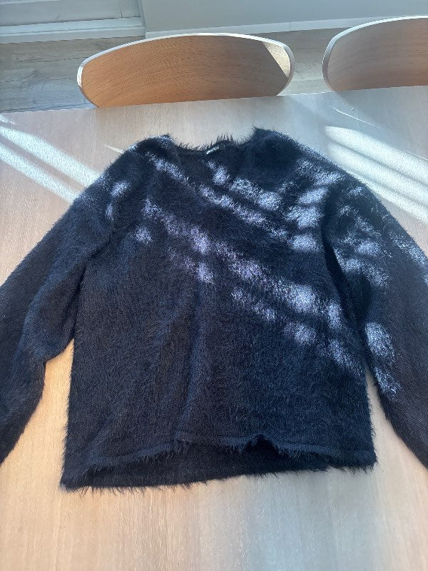 Peysa svört gina tricot