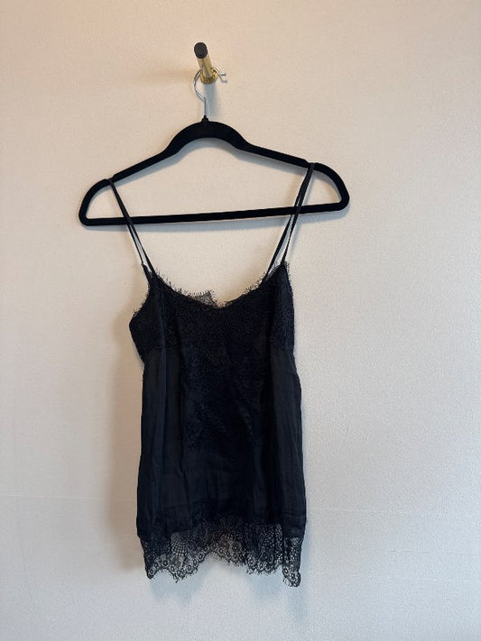 Black shirt cream