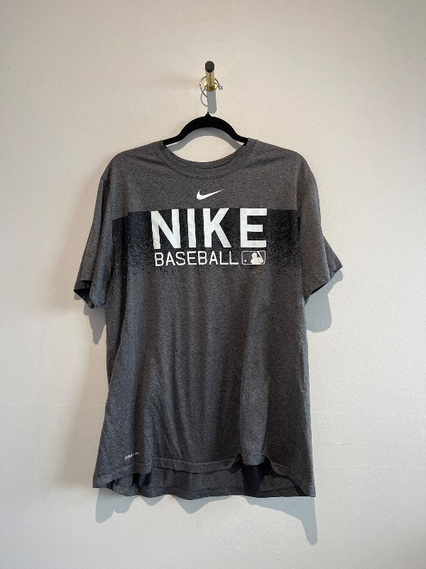 Nike stuttermabolur