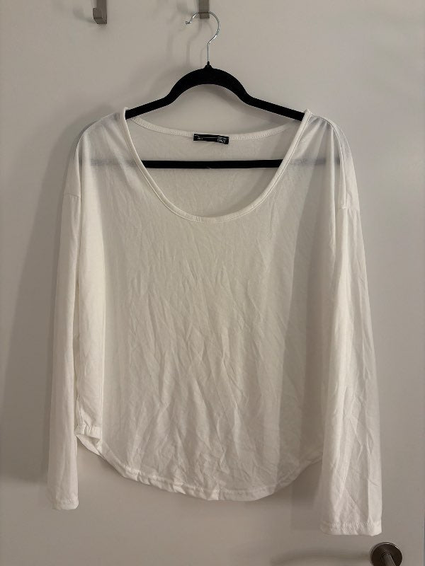 off shoulder peysa hvit