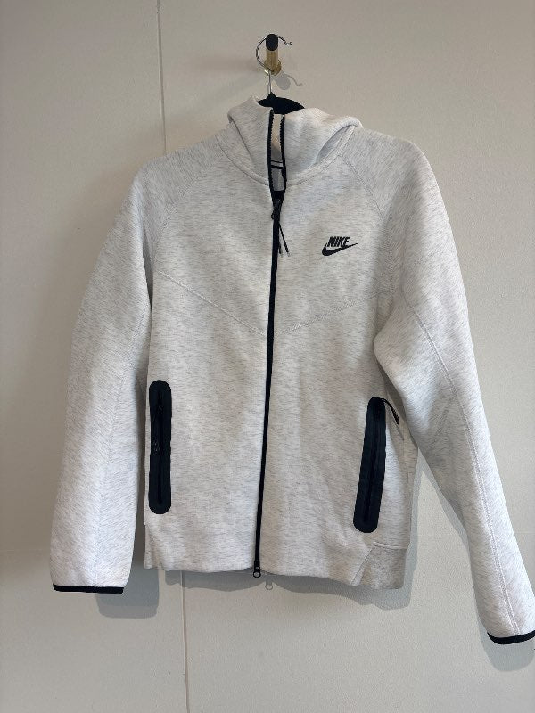 Nike ljósgrá peysa