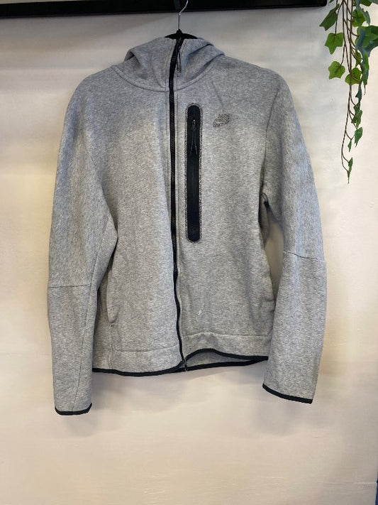 Nike tech grá