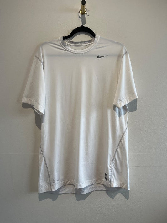 Nike stuttermabolur