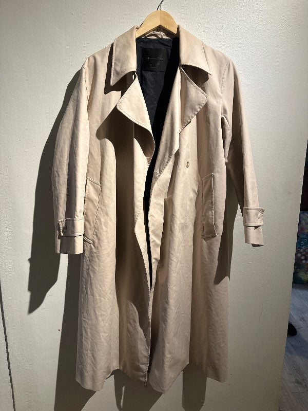 Beige regnfrakki