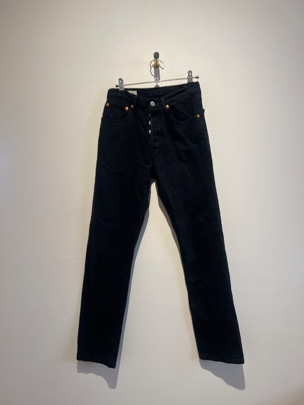 Levis jeans svartar