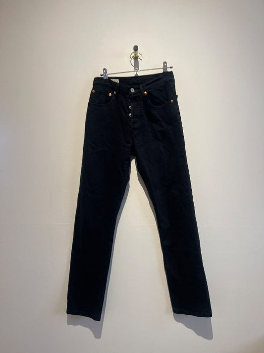 Levis jeans svartar