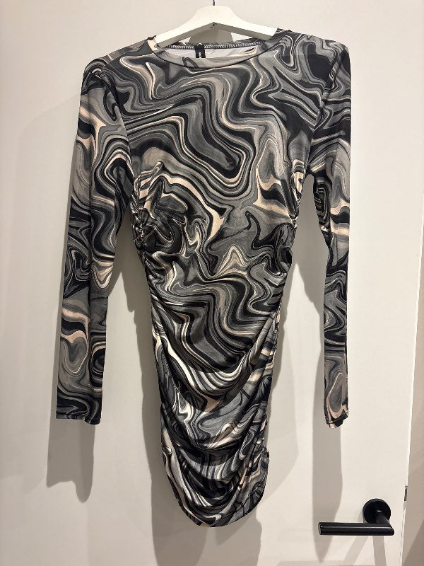 New Collection kjóll