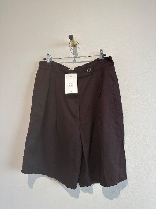 H&M stuttbuxur brúnar onotaðar