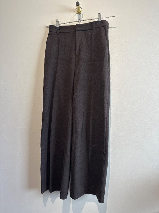 Uniqlo brúnar buxur
