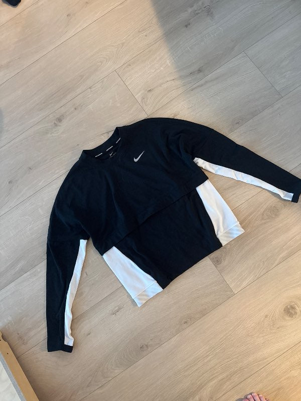 Nike peysa svört&hvit