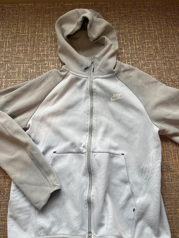 Nike tech fleece hettupeysa grá