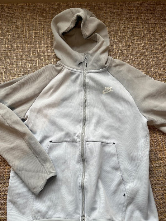 Nike tech fleece hettupeysa grá