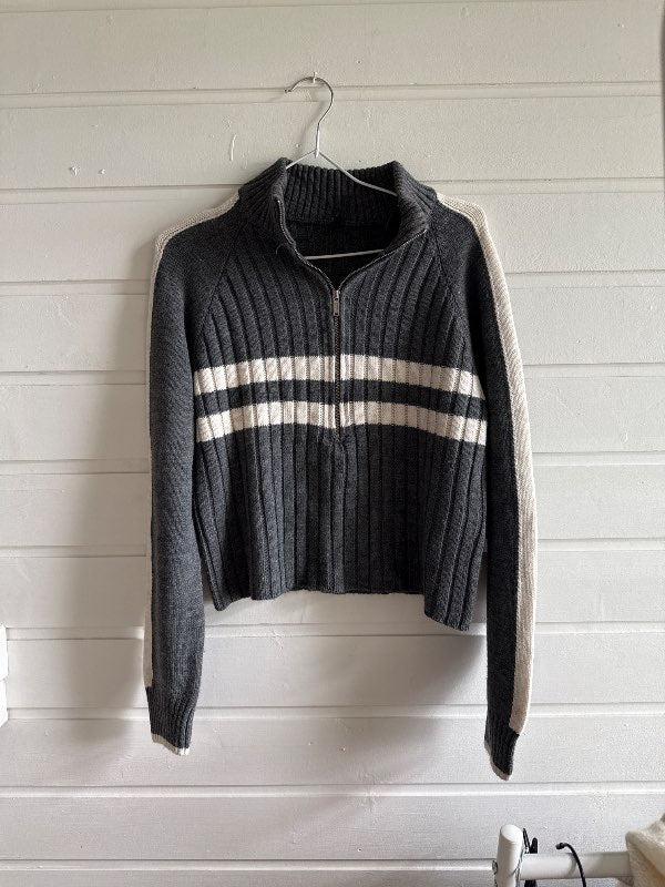 Grá prjónapeysa half zip