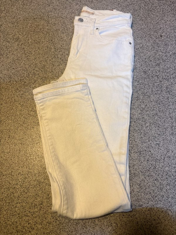 Hvítar Levi’s gallabuxur