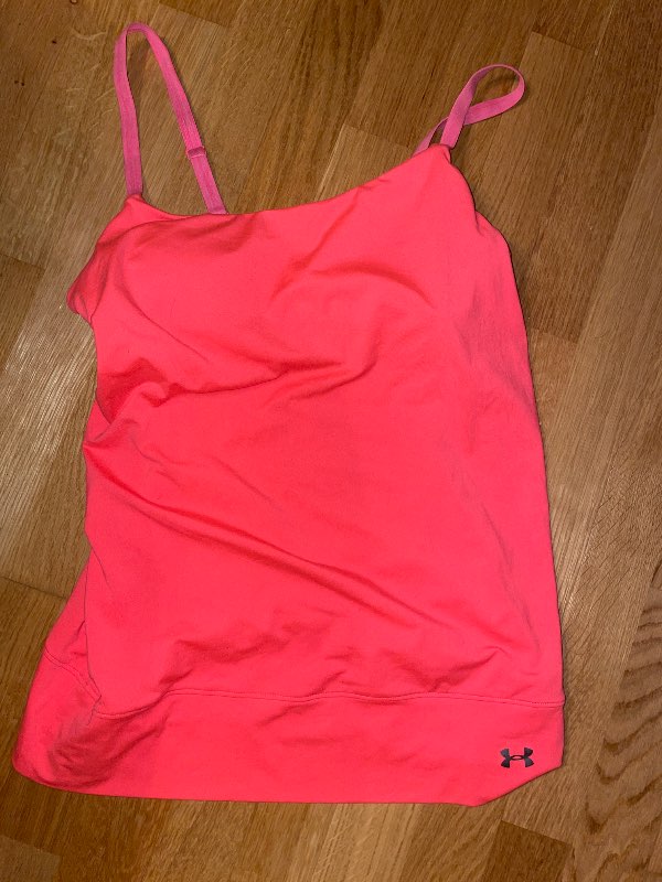 Under armour topour bleikur