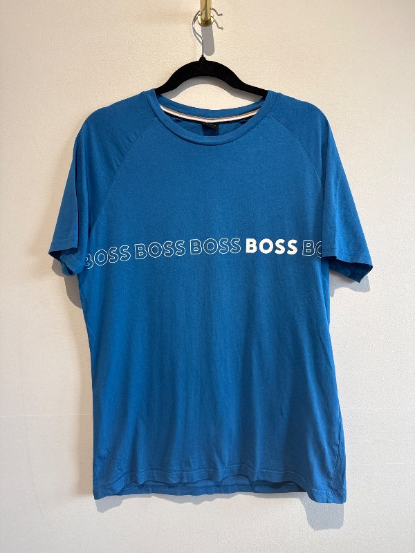 Blár boss bolur
