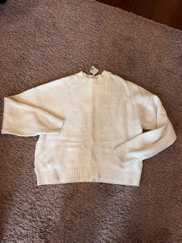 Hvít pull&bear peysa